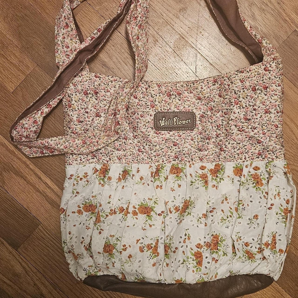 Wallflower Floral Shoulder Bag - Pink and White